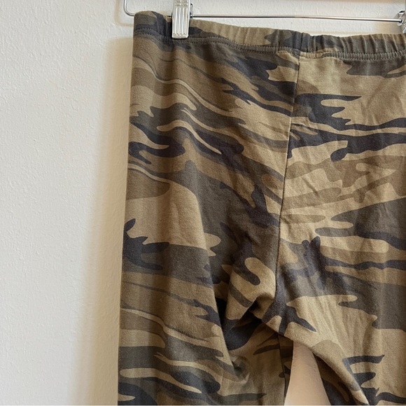 Johnny Was JW Los Angeles Camouflage Legging Pants Floral Snake Embroidery Sz S - Picture 4 of 4